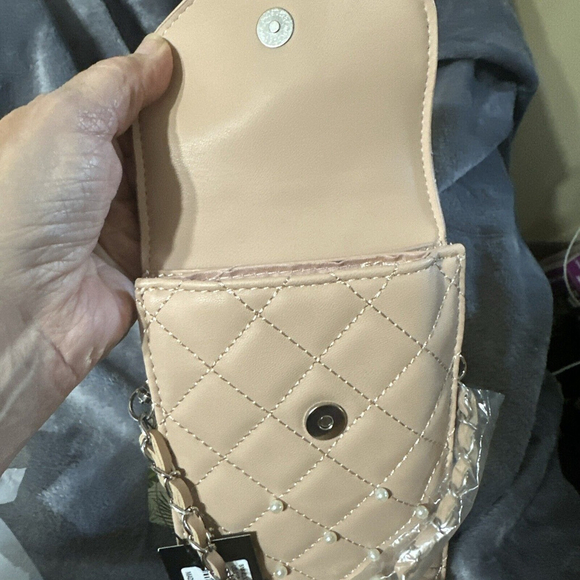 Badgley Mischka Pink Pearls Strap Phone Case Crossbody NWT MSRP $69 - Picture 6 of 7